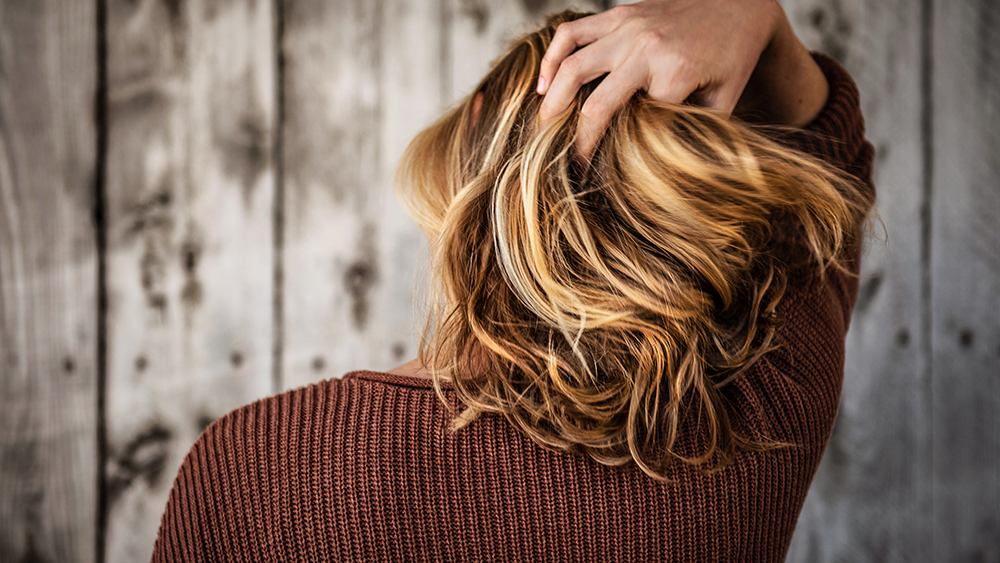 くせ毛かつ髪の痛みが気になる人は ヘアミルク がおすすめです Mens Basics